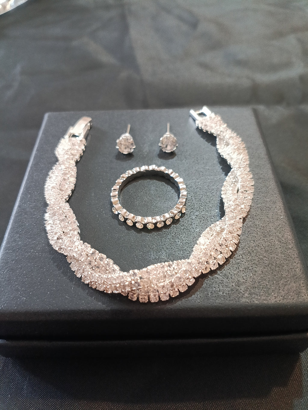 Set Bracciale Tennis Intrecciato Argento con Orecchini e Anello