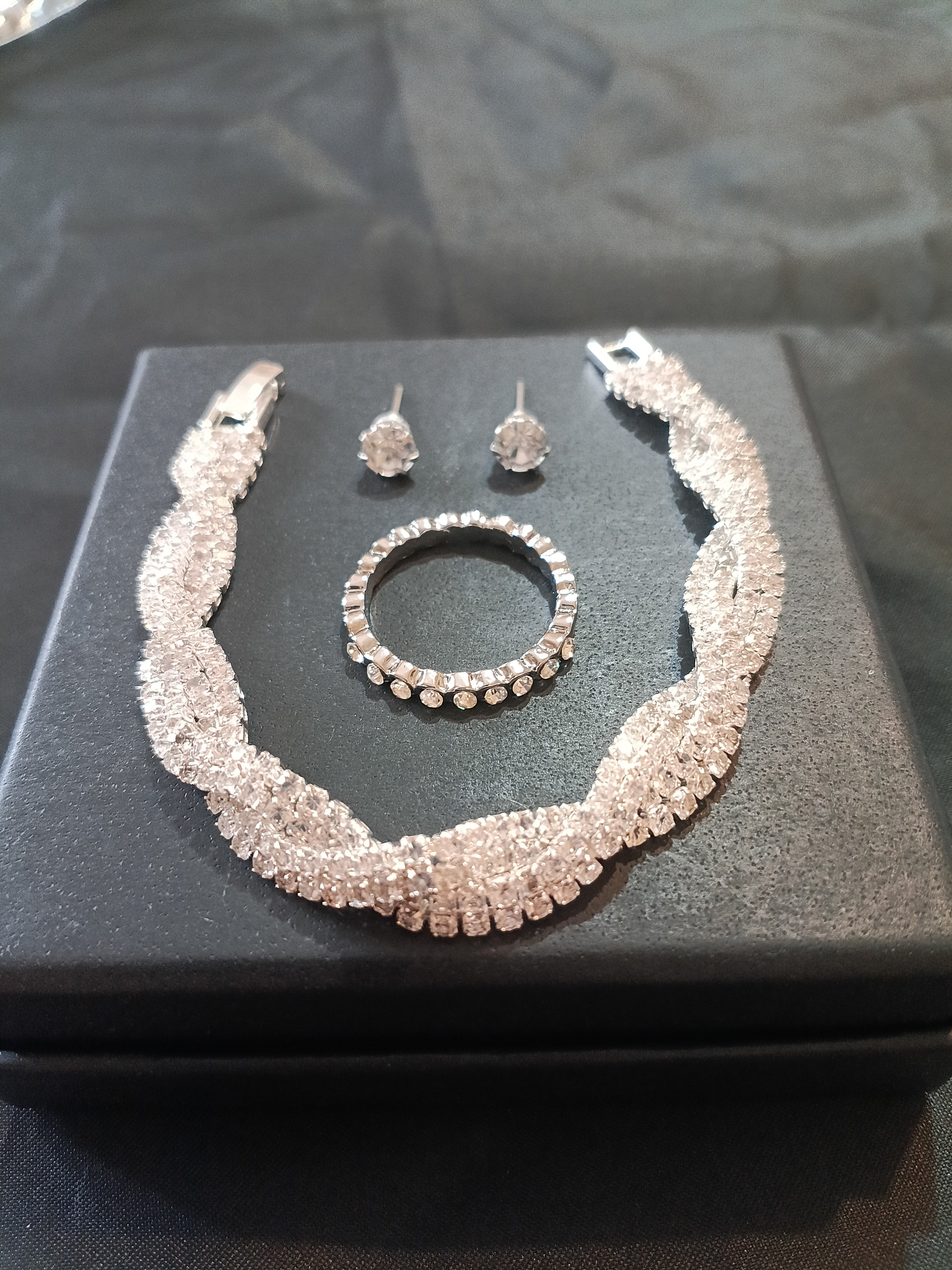 Set Bracciale Tennis Intrecciato Argento con Orecchini e Anello