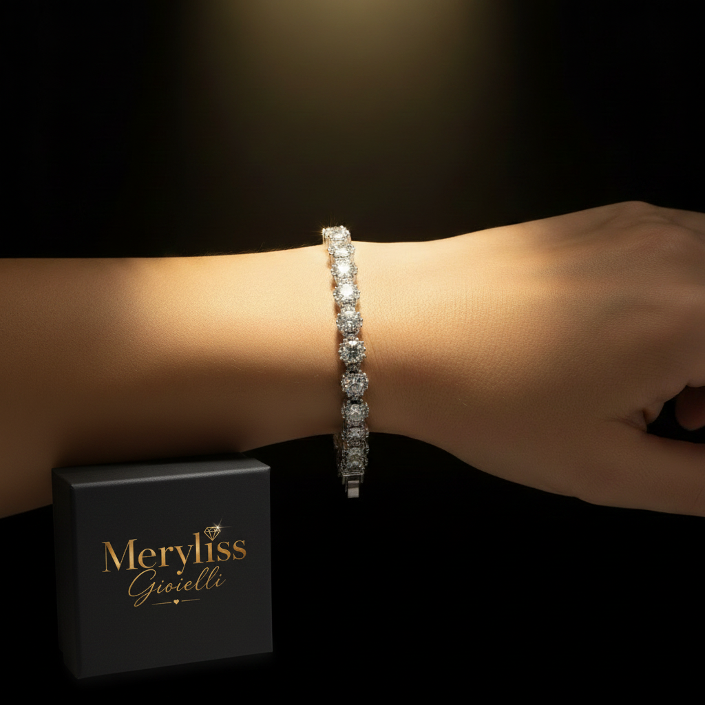 Bracciale tennis argento zirconi indossato al polso con scatolina Meryliss Gioielli