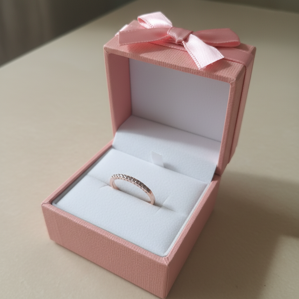 Anello Eternity Pavé Oro Rosa nella scatolina regalo