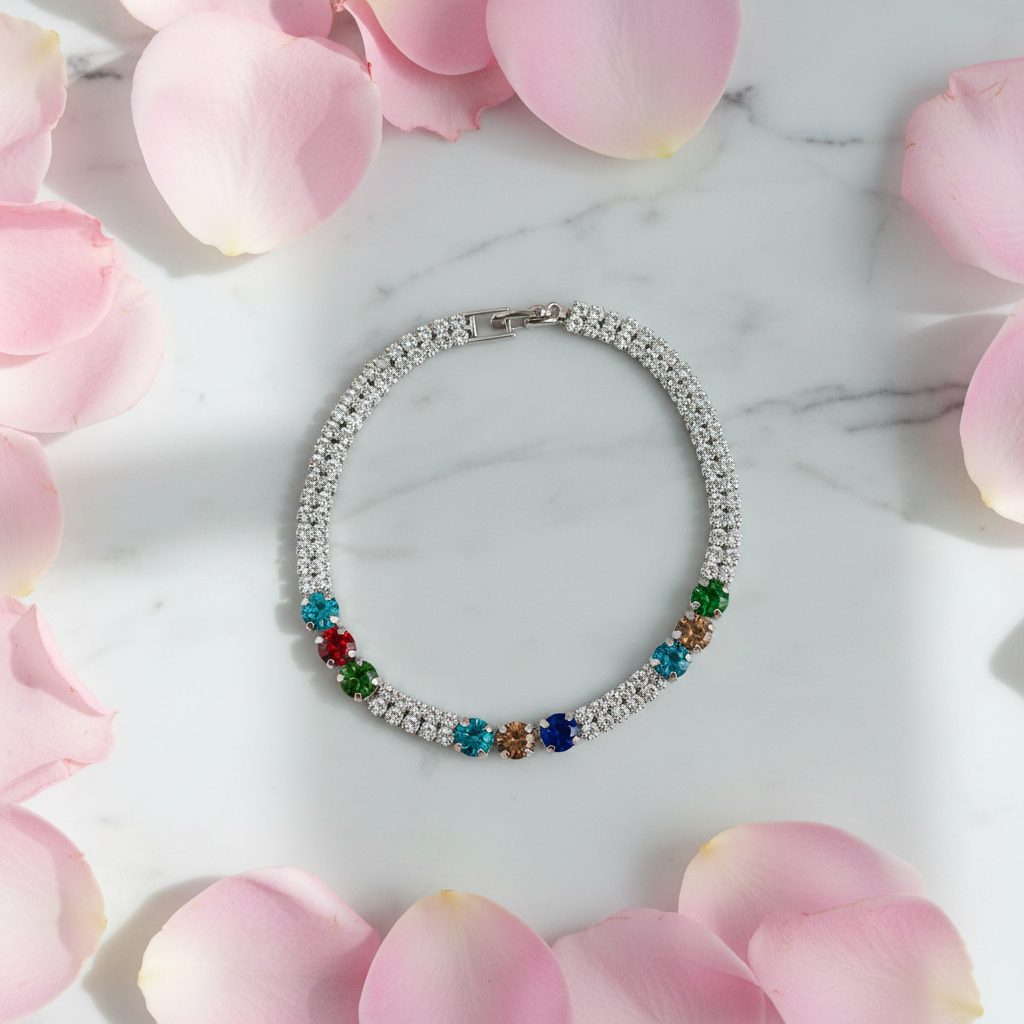 Bracciale Tennis Multicolor su marmo con petali rosa