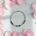 Bracciale Tennis Multicolor su marmo con petali rosa