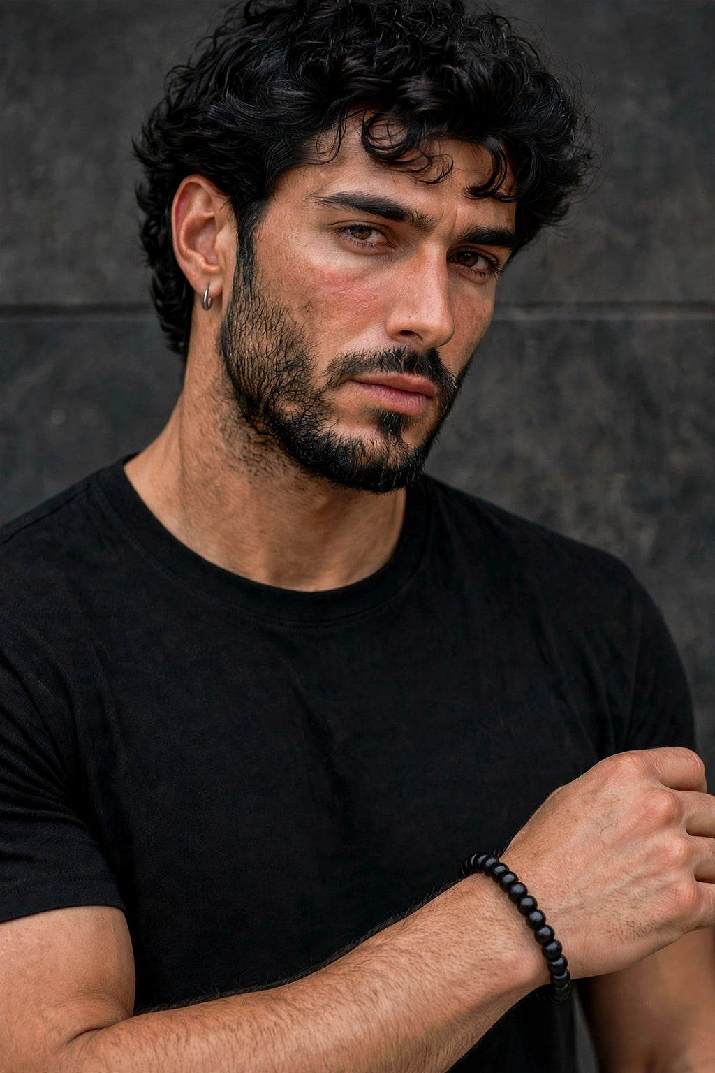 Bracciale Uomo Perle Nere Onice — ritratto uomo