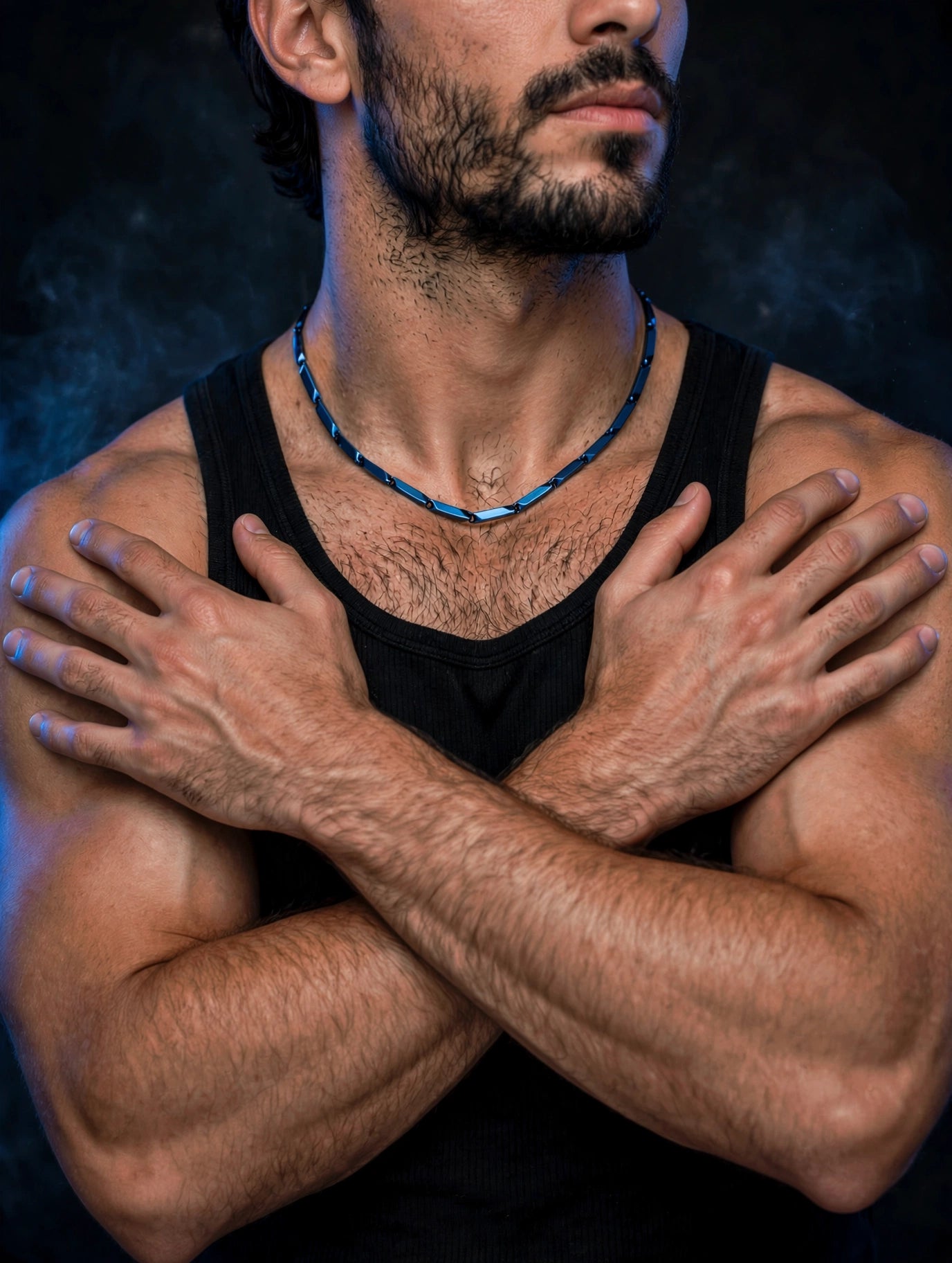 Collana blu acciaio uomo con canotta — Meryliss Gioielli