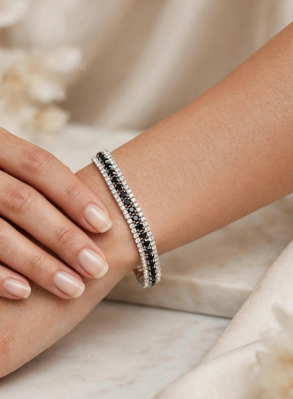 Bracciale Tennis Nero e Cristalli