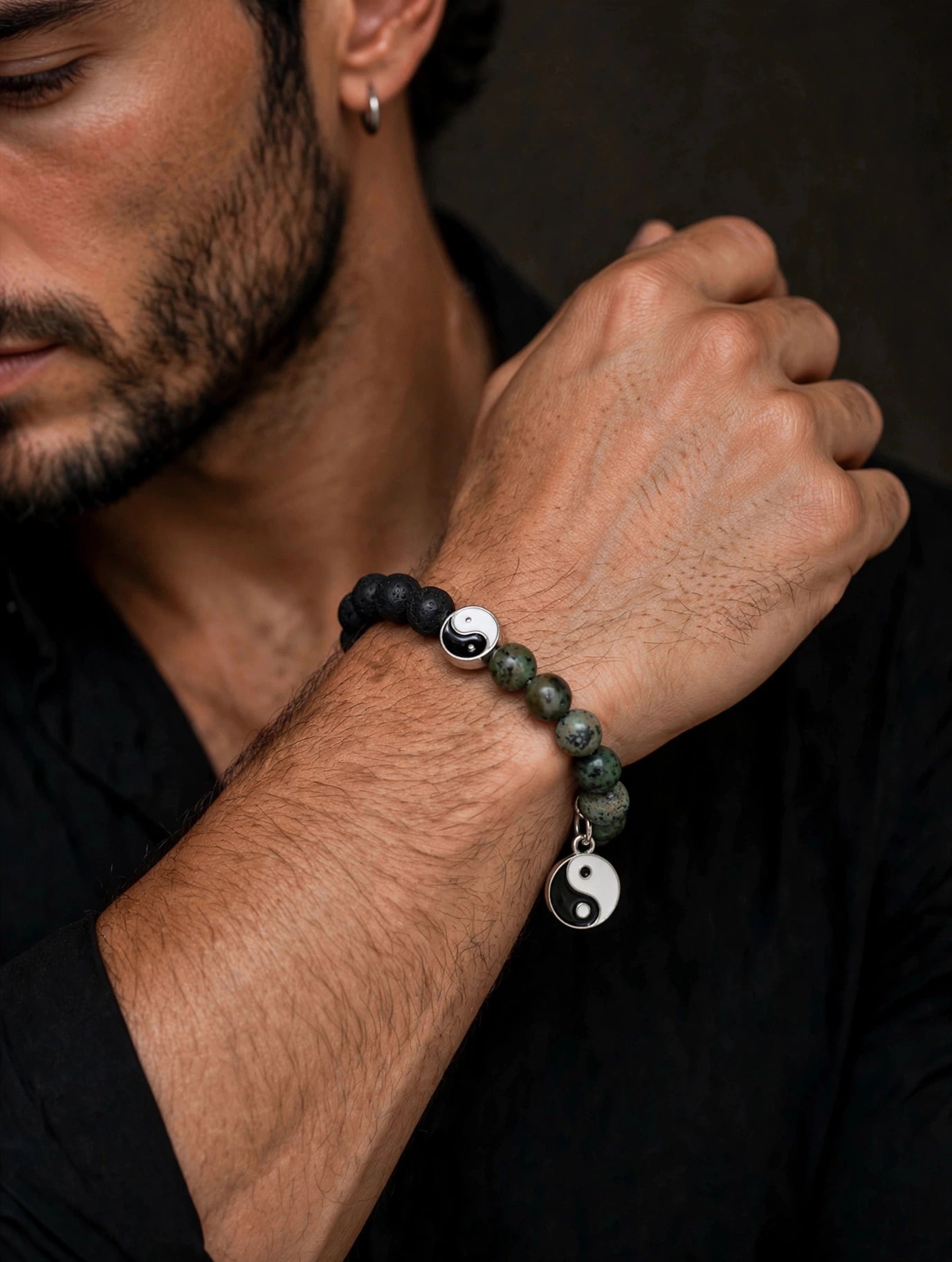 Bracciale yin yang lava diaspro verde uomo al polso — Meryliss Gioielli